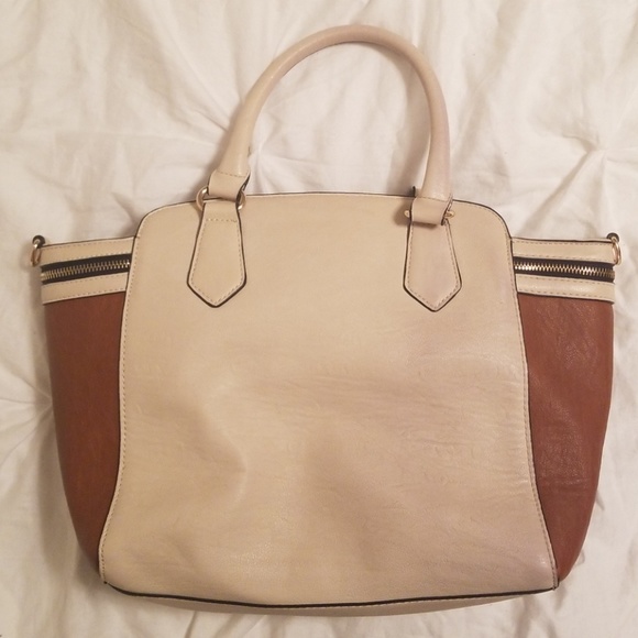 Versatile Aldo Handbag - Picture 2 of 5